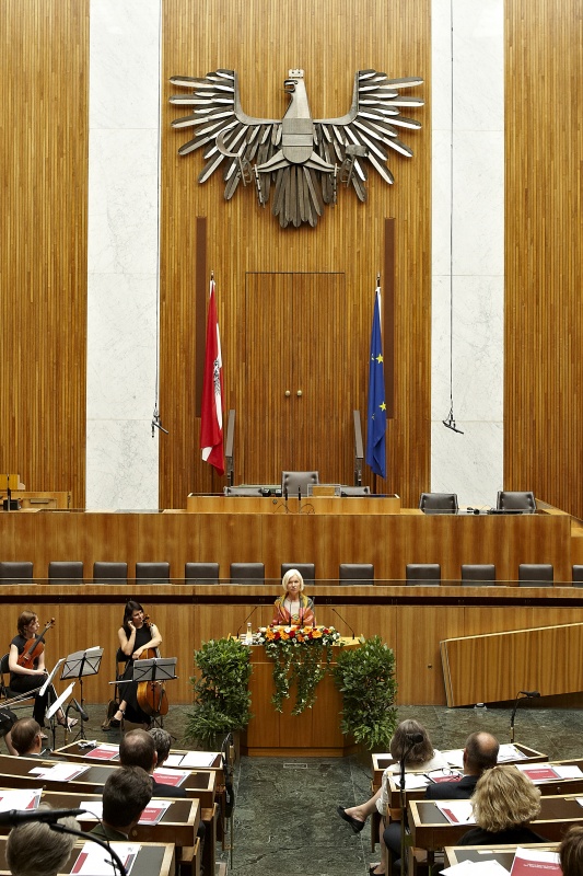 Volksanwältin Gertrude Brinek am Rednerpult