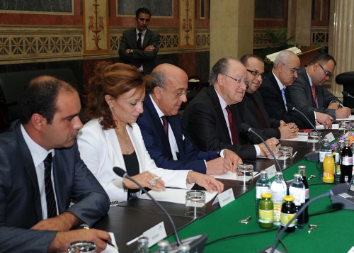 Tunesische Delegation mit dem Vorsitzenden der tunesischen Nationalversammlung Mustapha Ben Jaâfar (4.v.li.)