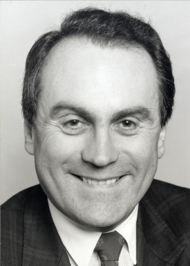 Portraitfoto von Mag. Dr. Josef Höchtl