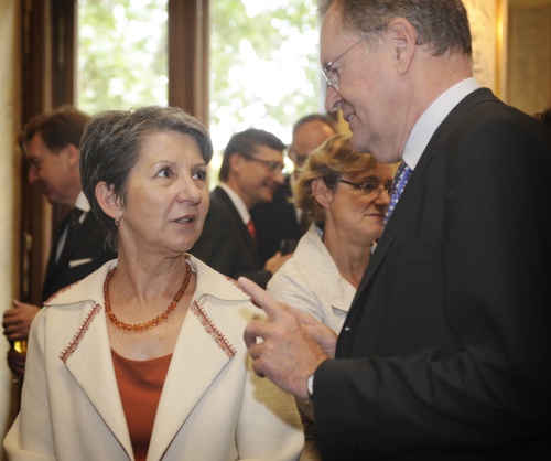 Nationalratspräsidentin Barbara Prammer im Gespräch mit dem Generalsekretär für auswärtige Angelegenheiten Botschafter Johannes Kyrle