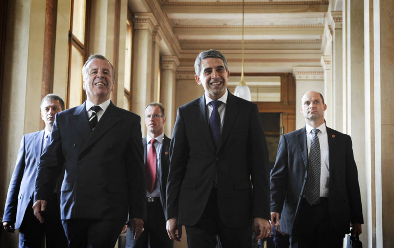 Erste Reihe v.li. Parlamentsbediensteter Joseph Wirnsperger und der Staatspräsident der Republik Bulgarien Rossen Plevneliev