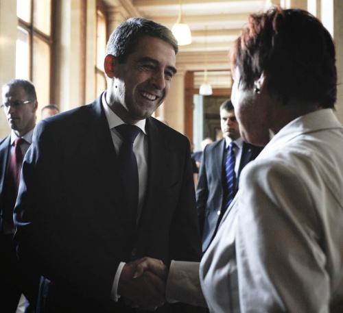 v.li. Staatspräsident der Republik Bulgarien Rossen Plevneliev wird durch Bundesratsvizepräsidentin Susanne Kurz begrüßt