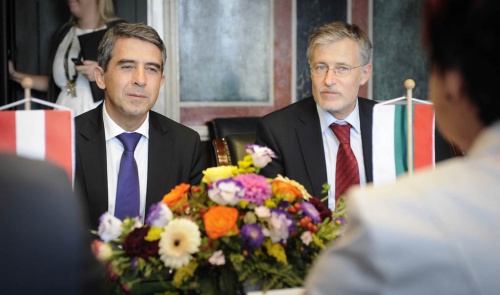 Bulgarische Delegation mit dem Staatspräsidenten der Republik Bulgarien Rossen Plevneliev (li.)