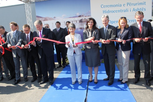 Symbolische Eröffnung des Kraftwerks Ashta 1 im Norden von Albanien durch die Ehrengäste