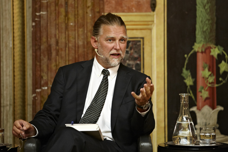 Herausgeber Alfred J. Noll am Podium