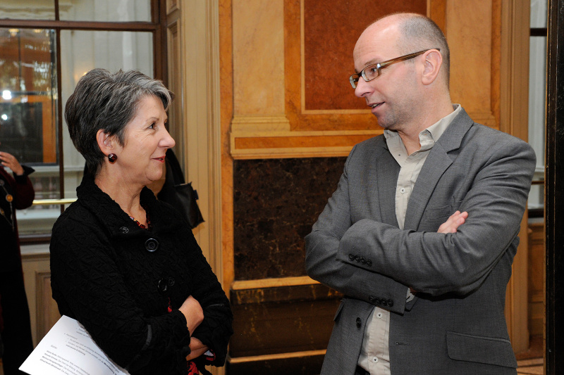 v.li.: Nationalratspräsidentin Barbara Prammer und Moderator Peter Zimmermann - OE1 - im Gespräch