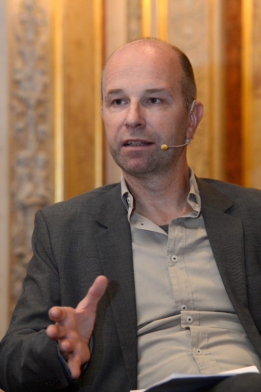 Moderator Peter Zimmermann - OE1 - am Wort