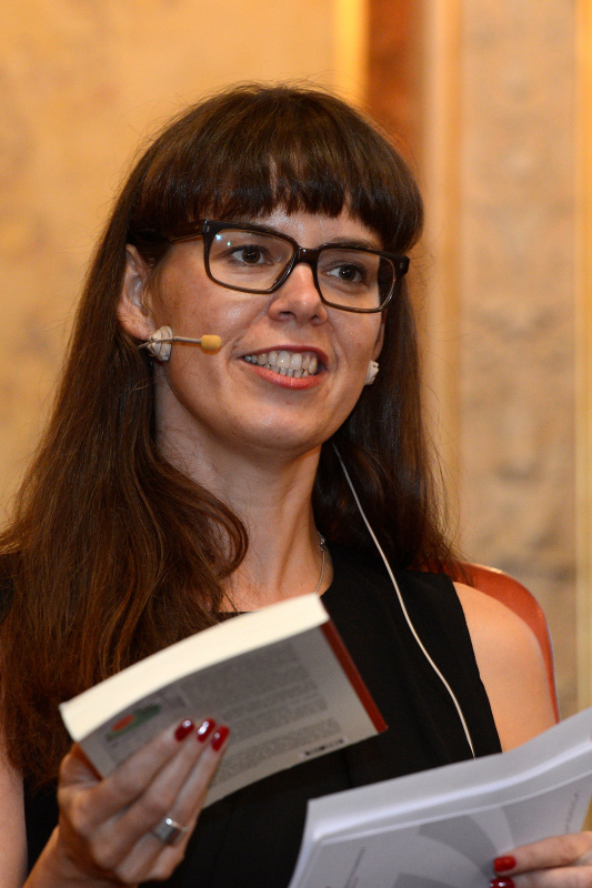 Moderatorin Zita Bereuter - FM4 - am Wort