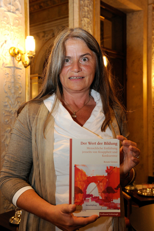Autorin und Erziehungswissenschaftlerin, Lehrstuhl für allgemeine Didaktik und Theorie der Schule an der Universität Magdeburg Renate Girmes