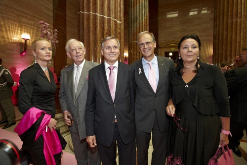v.li.: Vertreterin Estee Lauder, Alan Howard, Gesundheitsminister Alois Stöger, Paul Sevelda und Doris Kiefhaber