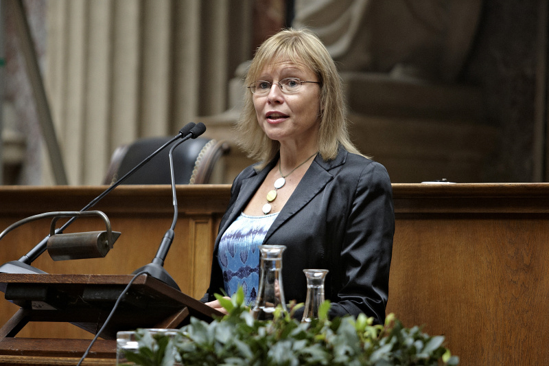 Justizministerin Beatrix Karl am Rednerpult