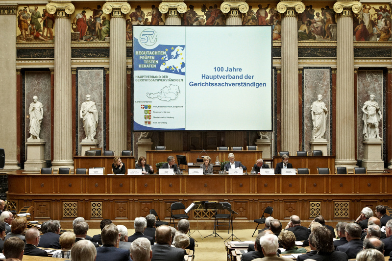 Podiumsdiskussion. v. li.: Elisabeth Rech, Ilse-Maria Vrabl-Sanda, Werner Zinkl, Martina Salomon, Paul Yvon, Matthias Rant und Alexander Schmidt