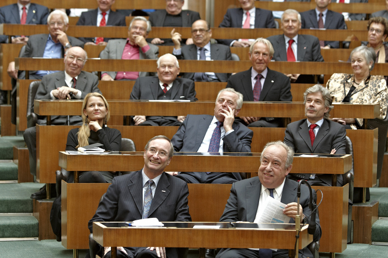 Blick in Richtung VeranstaltungsteilnehmerInnen. In der ersten Reihe v.li.: Wirtschaftskammerpräsident Christoph Leitl und der Zweite Nationalratspräsident Fritz Neugebauer