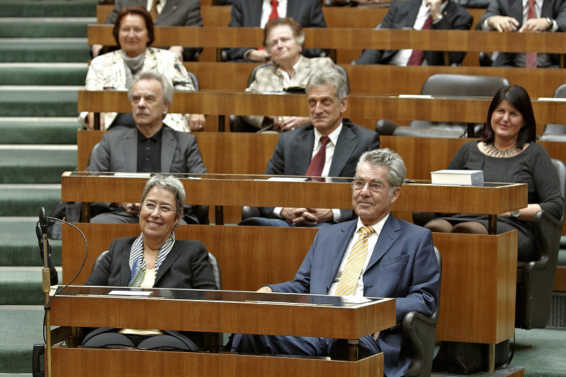 Blick in Richtung VeranstaltungsteilnehmerInnen. In der ersten Reihe Bundespräsident Dr. Heinz Fischer mit Gattin Margit