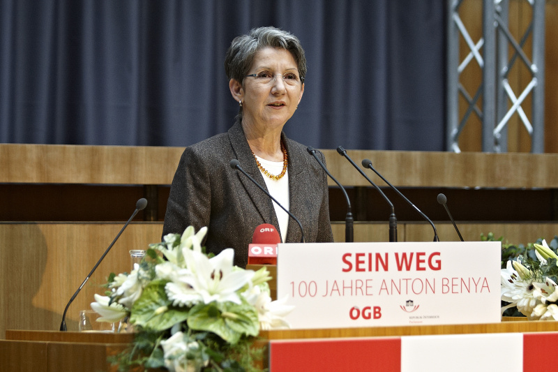 Nationalratspräsidentin Barbara Prammer begrüßt die VeranstaltungsteilnehmerInnen