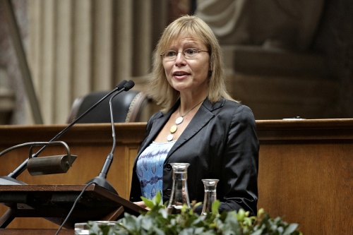 Justizministerin Beatrix Karl am Rednerpult