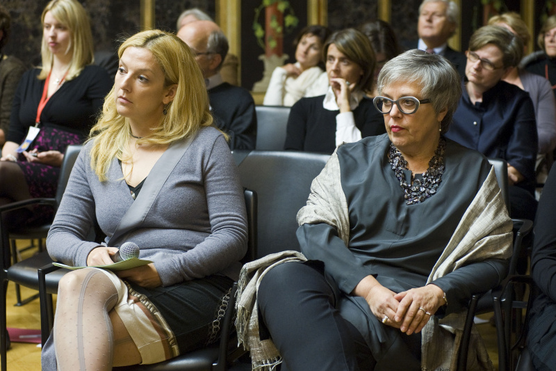 Blick in Richtung VeranstaltungsteilnehmerInnen. In der ersten Reihe v.li. die Moderation Karin Strobl und Künstlerin Cornelia Mittendorfer