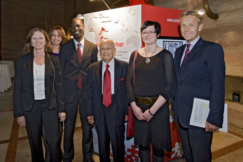 v.re.: Staatssekretär Reinhold Lopatka, Christine Hackenesch, Talaat Abdel-Marek, Vice-Minister of Foreign Affairs and Cooperation - Republic of Mozambique, Henrique Banze, ADA Geschäftsführerin Brigitte Öppinger-Walchshofer und Barbara Lücke