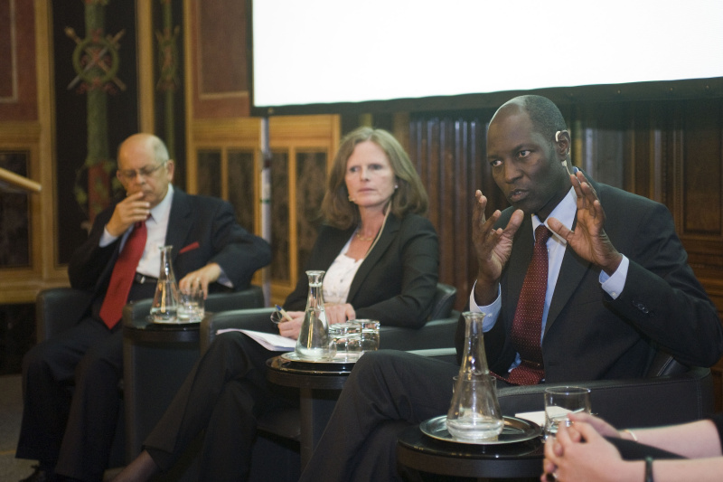 Podium v.li.: Konsultant Talaat Abdel-Malek, Barbara Lücke, Vice-Minister of Foreign Affairs and Cooperation - Republic of Mozambique, Henrique Banze