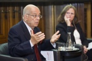 v.li.: Konsultant Talaat Abdel-Malek und Barbara Lücke