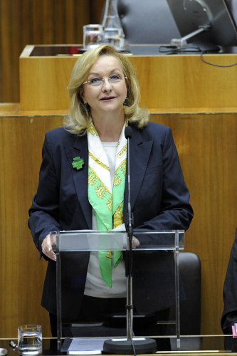 Finanzministerin Maria Fekter (V) bei ihrer Budgetrede auf der Regierungsbank