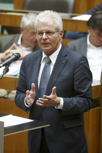 Europaabgeordneter Heinz K. Becker (V) am Wort