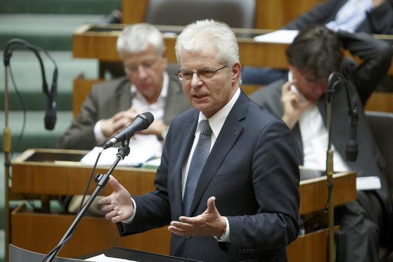 Europaabgeordneter Heinz K. Becker (V) am Wort