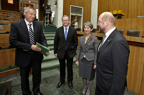 v.links: Nationalratsabgeordneter Martin Bartenstein (V), Klubobmann Karlheinz Kopf (V), Nationalratspräsidentin Barbara Prammer und der Präsident des Europäischen Parlaments Martin Schulz