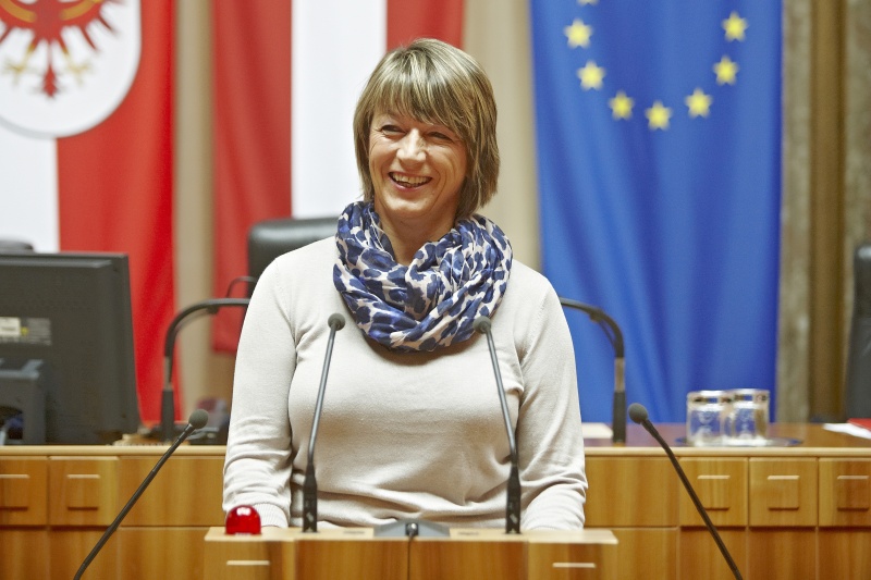 Bundesratin Elisabeth Reich am Rednerpult