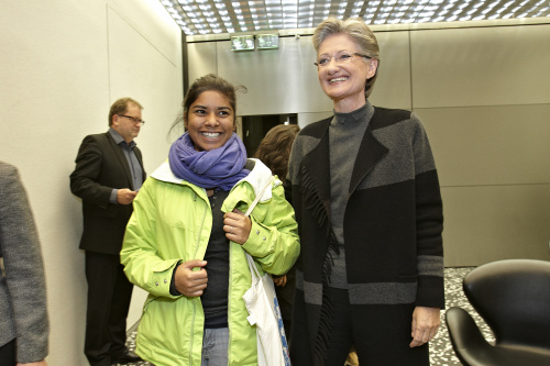 Bildungsministerin Claudia Schmied (re.) mit einerJournalistin