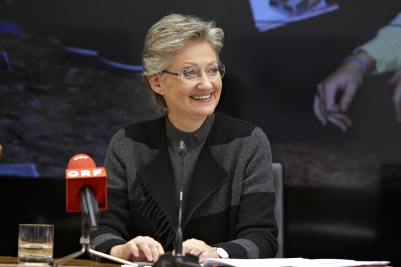 Bildungsministerin Claudia Schmied am Podium