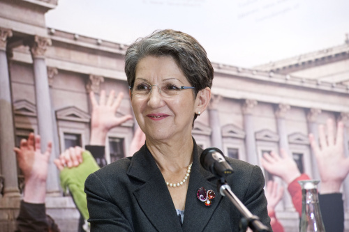 Nationalratspräsidentin Barbara Prammer am Mikrofon