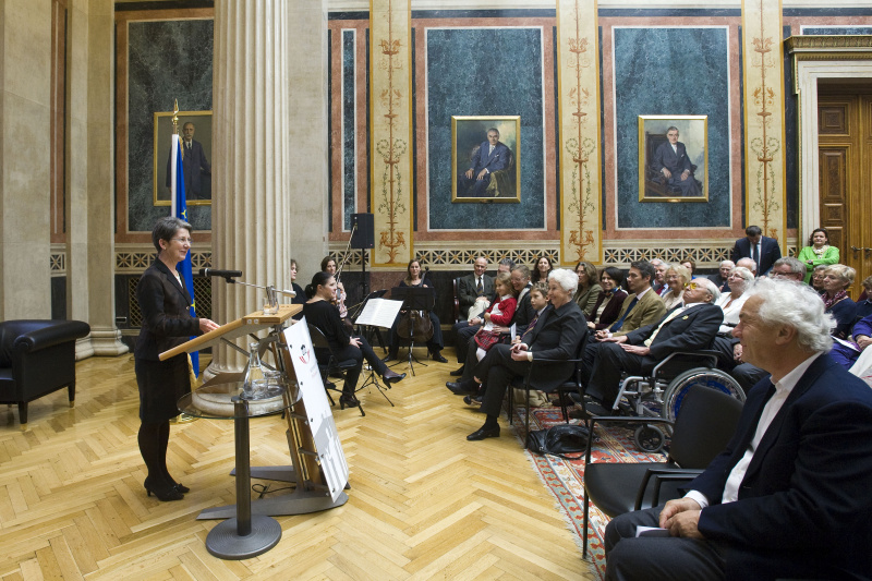 Nationalratspräsidentin Barbara Prammer begrüßt die Gäste