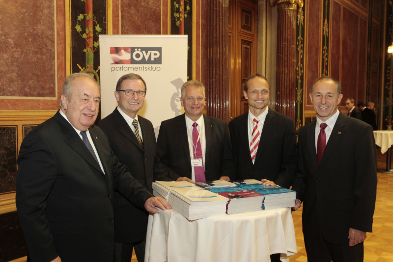 v.li. Zweiter Nationalratspräsident Fritz Neugebauer, Klubobmann Karlheiz Kopf, Bundesrat Gottfried Kneifel, Nationalratsabgeordneter Wolfgang Gerstl und Bundesratspräsident Georg Keuschnigg