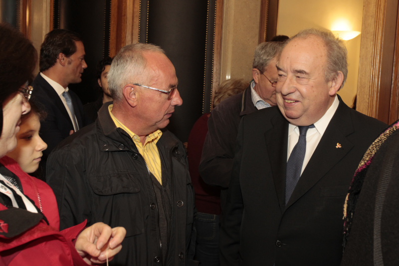 Zweiter Nationalratspräsident Fritz Neugebauer im Gespräch mit BesucherInnen