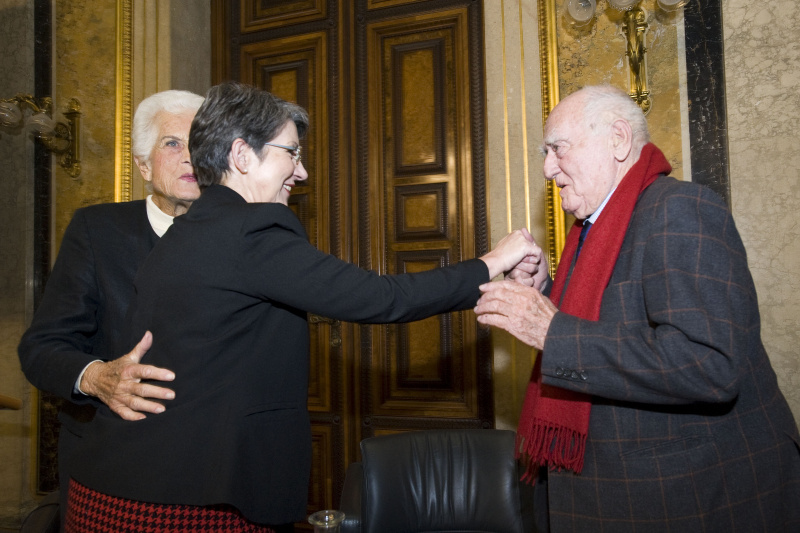 v.li.: Freda Meissner-Blau, Nationalratspräsidentin Barbara Prammer und Fotograf Erich Lessing