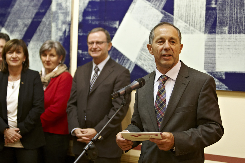 Bundesratspräsident Georg Keuschnigg begrüßt die VeranstaltungsteilnehmerInnen