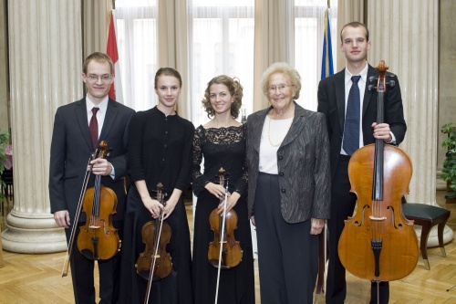 Kammersängerin Hilde Zadek (2 v.re.) mit den Musikern des Tritonius Arts Quartetts