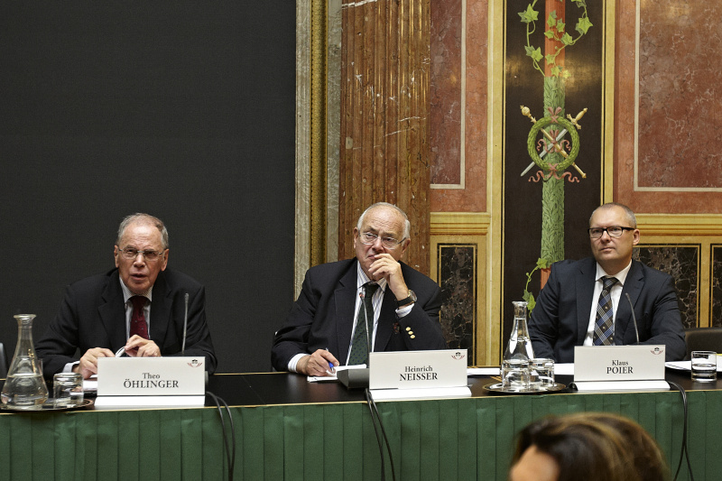 Am Podium v. links: Universität Wien Theo Öhlinger, Sprecher der Initiative Mehrheitswahlrecht und Demokratiereform Heinrich Neisser und Universität Graz Klaus Poier
