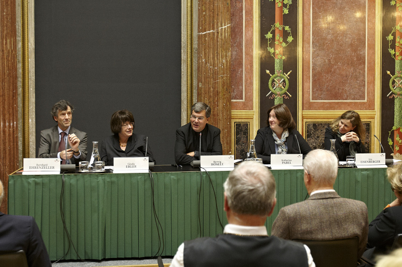 Am Podium v.links: Universität St.Gallen Bernhard Ehrenzeller, Staatsrätin Baden-Wuertenberg Gisela Erler, Generalsekretär der Initiative Mehrheitswahlrecht und Demokratiereform Herwig Hösele, Universität Linz Katharina Pabel und Universitt Wien Iris Eisenberger