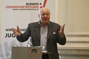 Der Präsident des Österreichischen Seniorenrates Karl Blecha am Rednerpult