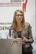 Die Vorsitzende der Bundesjugendvertretung Johanna Zauner am Rednerpult