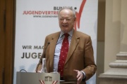 Der Präsident des Österreichischen Seniorenrates Andreas Khol am Rednerpult