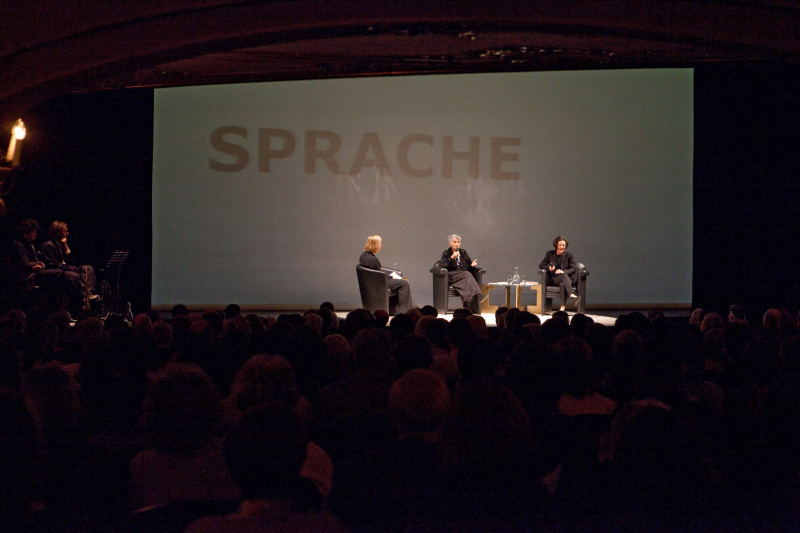 v.li.: Moderatorin Cordula Fink-Schürmann, Ruth Klüger und Herta Müller