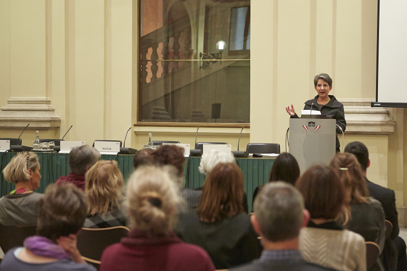 Nationalratspräsidentin Barbara Prammer am Rednerpult