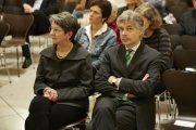 Erste Reihe v.li.: Nationalratspräsidentin Barbara Prammer und Parlamentsdirektor Harald Dossi