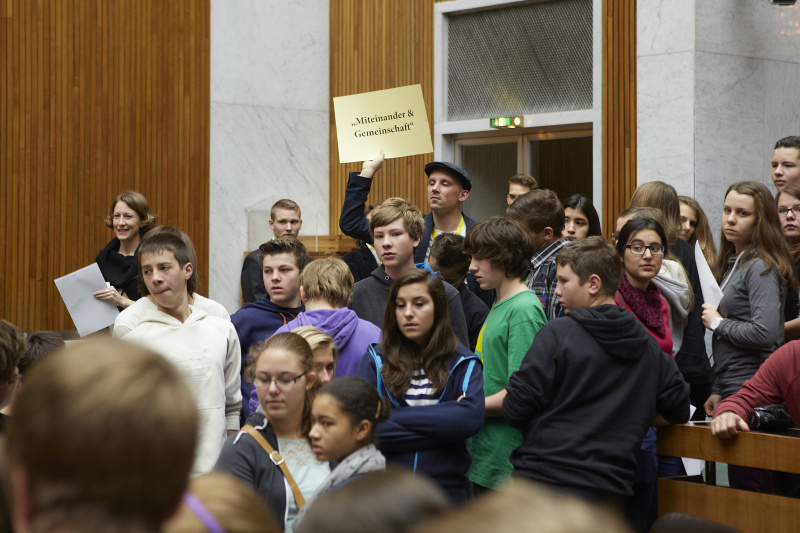 Jugendliche bei der Ausschussbildung