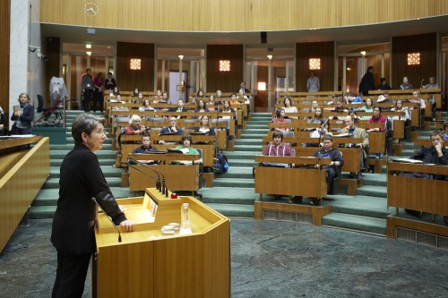 Nationalratspräsidentin Barbara Prammer an Rednerpult