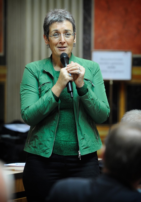 Mitglied des Europäischen Parlaments Ulrike Lunacek (G) am Wort