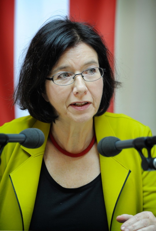 Nationalratsabgeordnete Christine Muttonen (S) am Wort